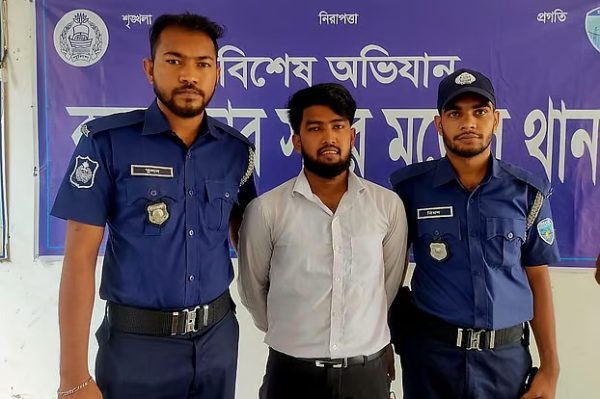 ৩০০ জনের বিরুদ্ধে মামলা, আটক যুবক কারাগারে